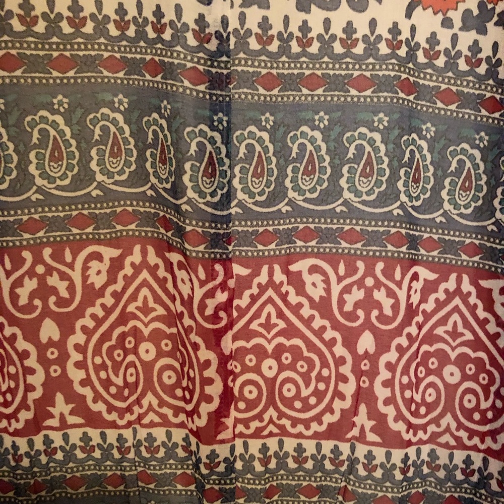 Patterned shawl - Picture 2 of 2